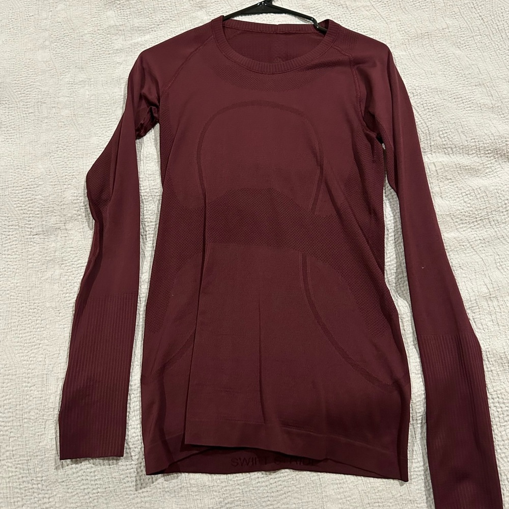 Lululemon swiftly tech Long Sleeve Tee - Burgundy